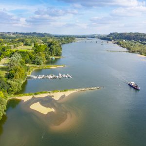 Région Ouest : rééquilibrer le lit de la Loire par la restauration environnementale du lit entre Les Ponts de Cé et Nantes.