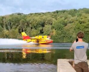 Canadair sur la Seine